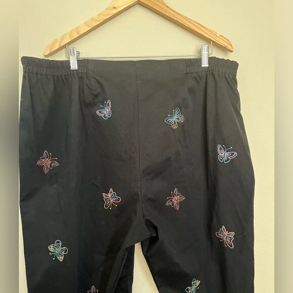 Embroidered Butterfly Pants Black Cropped  Novelty Print Women's Size 18 - Picture 6 of 9